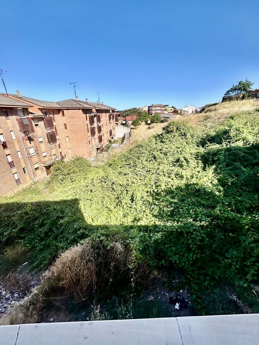 4 bedroom Townhouse for sale in La Baneza with garage - € 110,000 (Ref: 10034540)