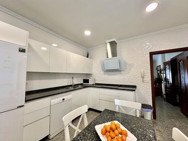4 slaapkamer Appartement te koop in Lepe - € 285.000 (Ref: 10034541)