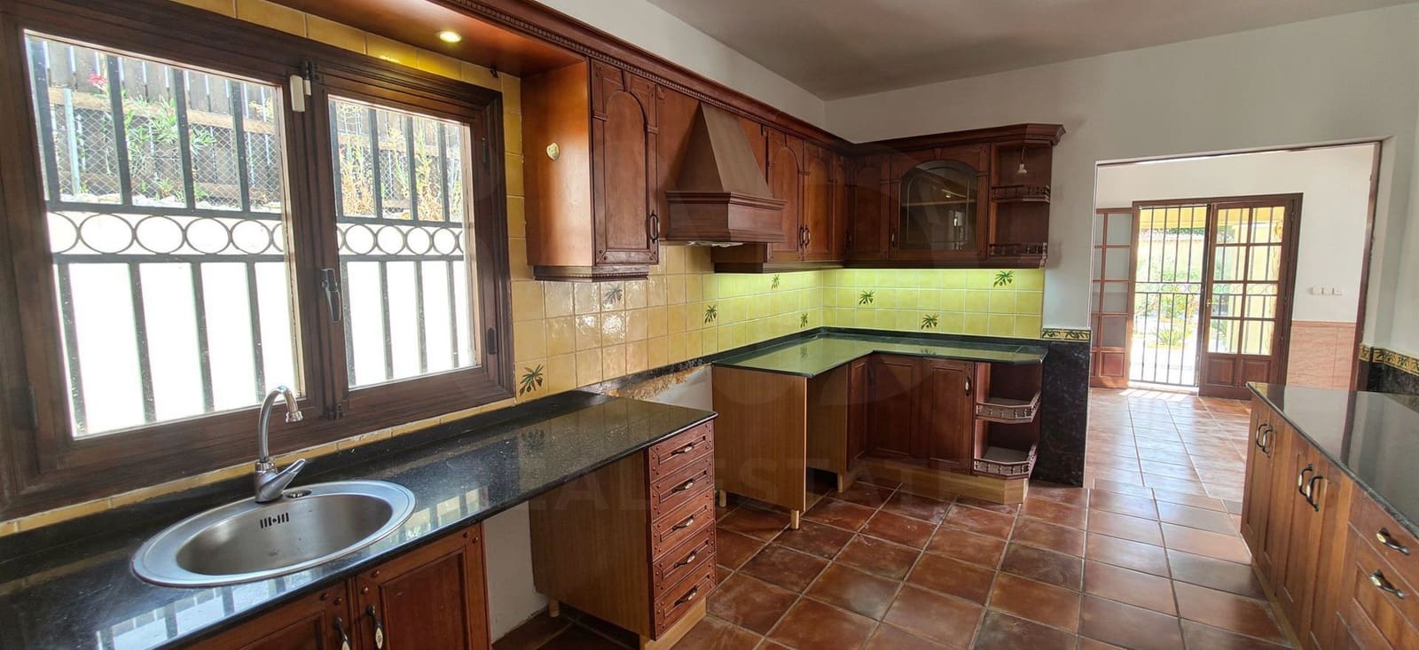 5 bedroom Finca/Country House for sale in Barinas with pool garage - € 472,000 (Ref: 10034543)