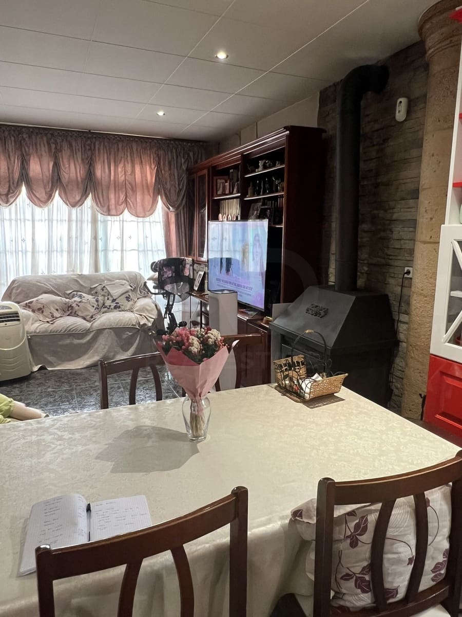 3 bedroom Townhouse for sale in Olesa de Bonesvalls with garage - € 550,000 (Ref: 10034818)