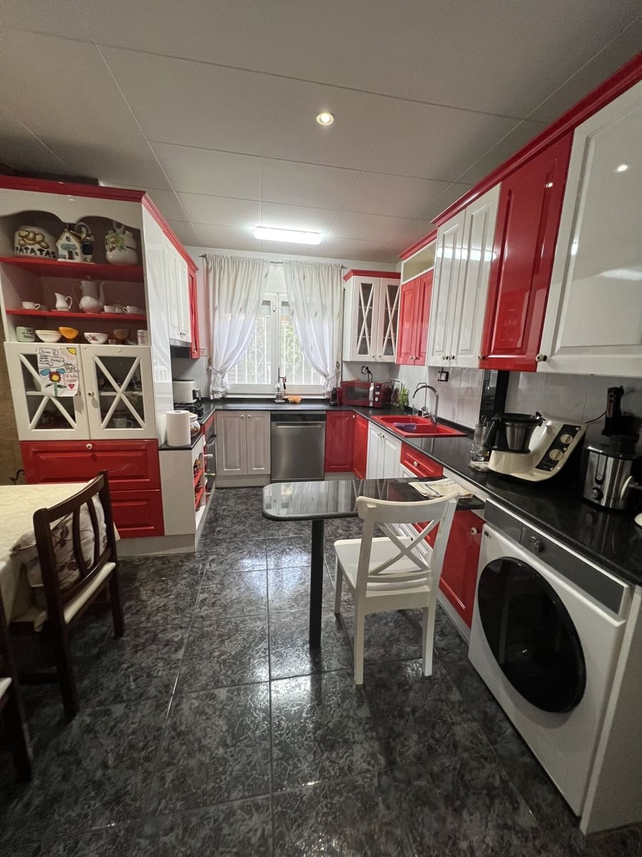 3 bedroom Townhouse for sale in Olesa de Bonesvalls with garage - € 550,000 (Ref: 10034818)