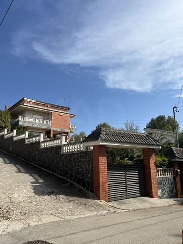 3 bedroom Townhouse for sale in Olesa de Bonesvalls with garage - € 550,000 (Ref: 10034818)