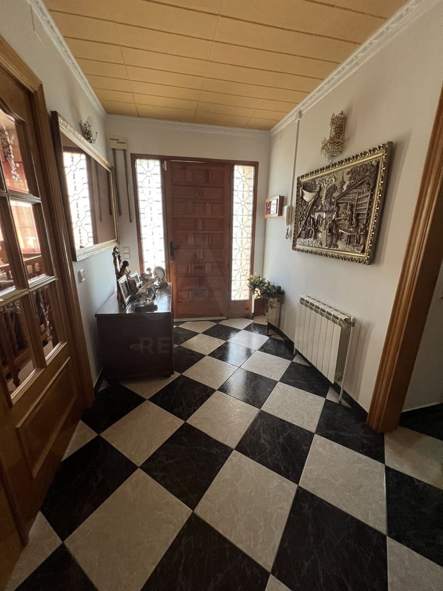 3 bedroom Townhouse for sale in Olesa de Bonesvalls with garage - € 550,000 (Ref: 10034818)