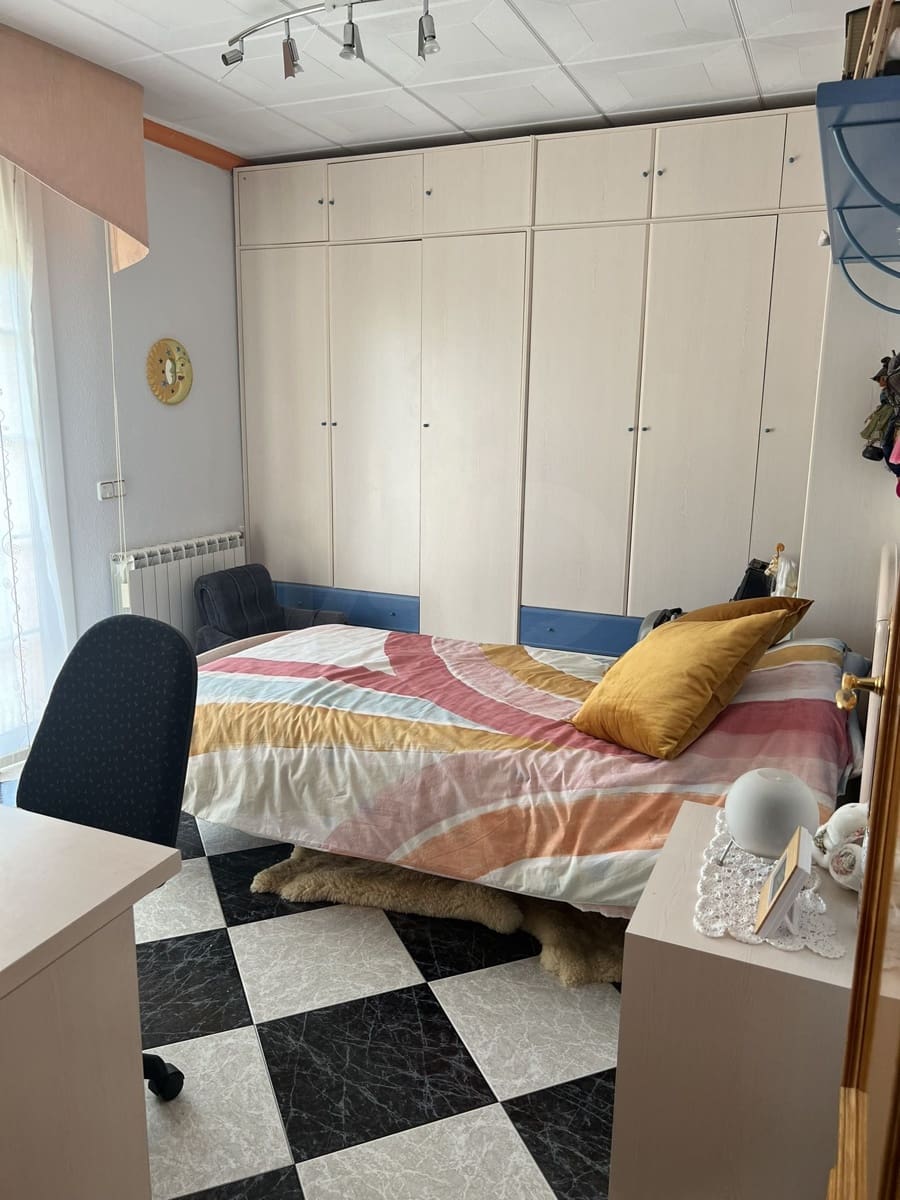 3 bedroom Townhouse for sale in Olesa de Bonesvalls with garage - € 550,000 (Ref: 10034818)