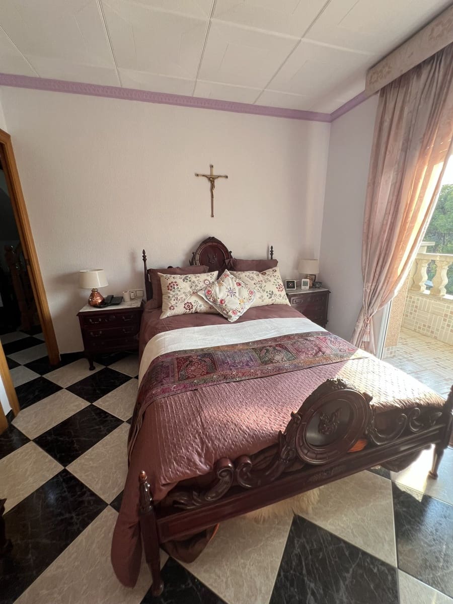 3 bedroom Townhouse for sale in Olesa de Bonesvalls with garage - € 550,000 (Ref: 10034818)