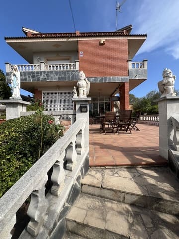 3 bedroom Townhouse for sale in Olesa de Bonesvalls with garage - € 550,000 (Ref: 10034818)