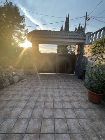 3 bedroom Townhouse for sale in Olesa de Bonesvalls with garage - € 550,000 (Ref: 10034818)