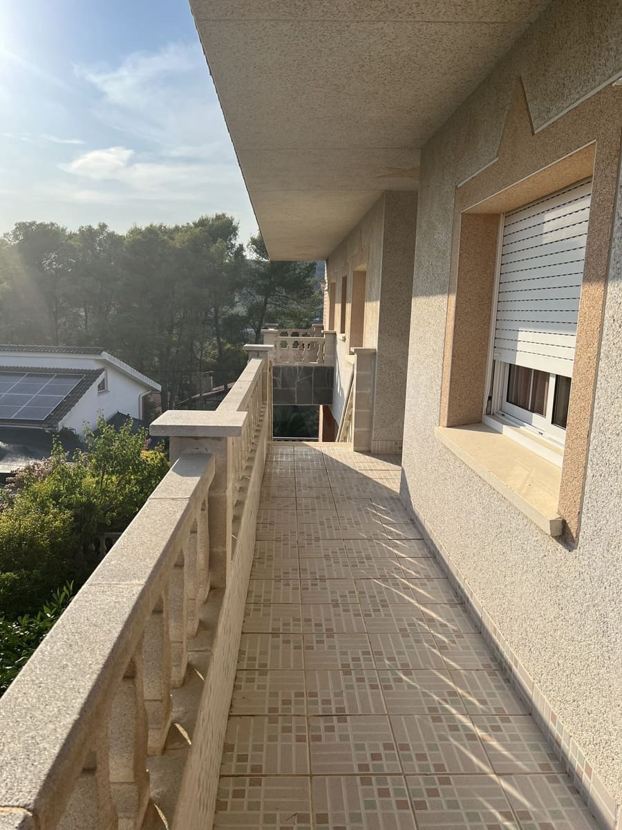 3 bedroom Townhouse for sale in Olesa de Bonesvalls with garage - € 550,000 (Ref: 10034818)