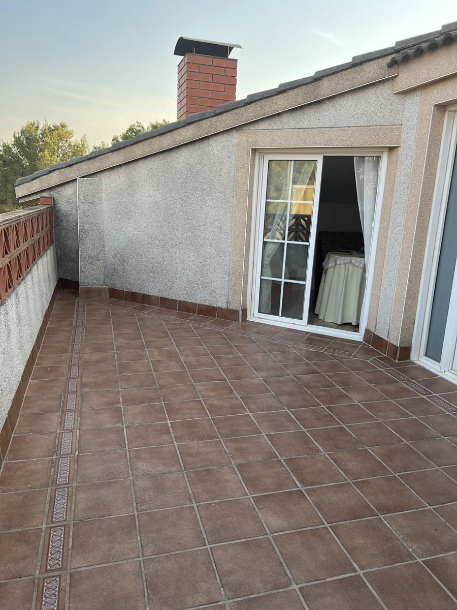 3 bedroom Townhouse for sale in Olesa de Bonesvalls with garage - € 550,000 (Ref: 10034818)