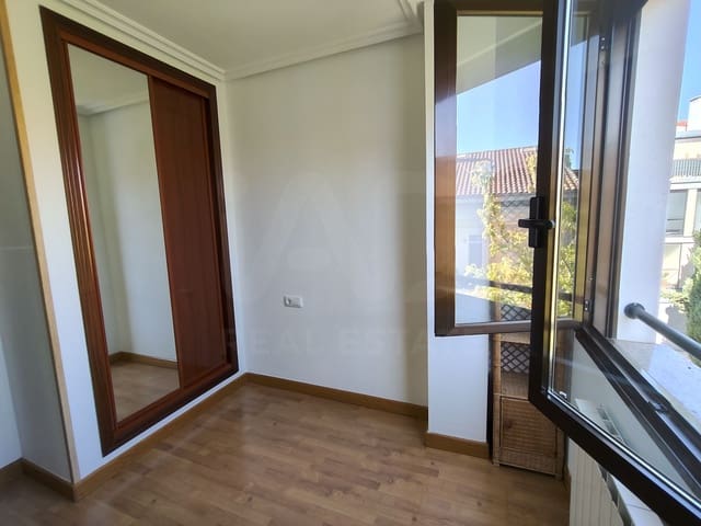 3 makuuhuone Huoneisto myytävänä paikassa Salamanca kaupunki - 233 000 € (Ref: 10035971)