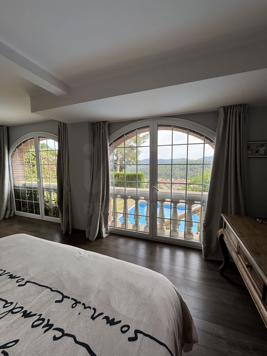 5 bedroom Townhouse for sale in La Palma de Cervello with pool - € 870,000 (Ref: 10035980)
