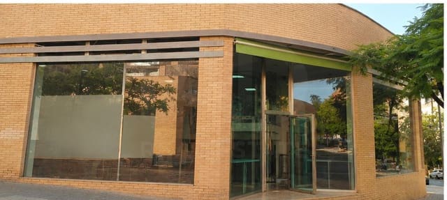 5 slaapkamer Commercieel te koop in Alicante stad - € 567.000 (Ref: 10035981)