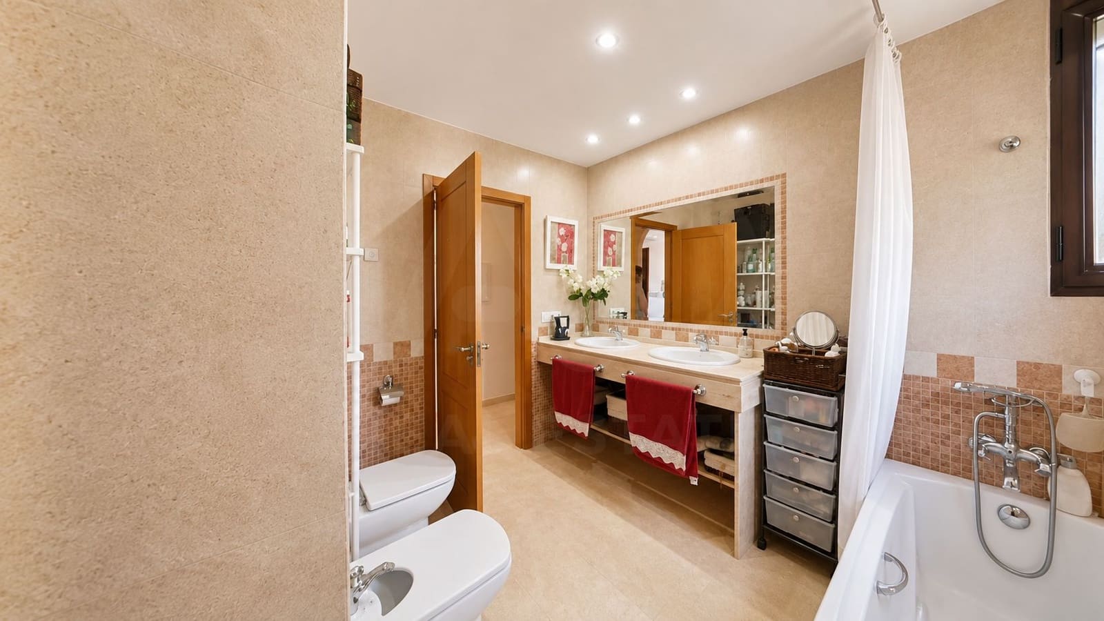 6 quarto Casa em Banda para venda em Cordova cidade com piscina garagem - 630 000 € (Ref: 10036286)