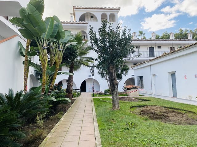 1 Zimmer Apartment zu verkaufen in El Velerín, Estepona mit Pool - 209.000 € (Ref: 10036287)