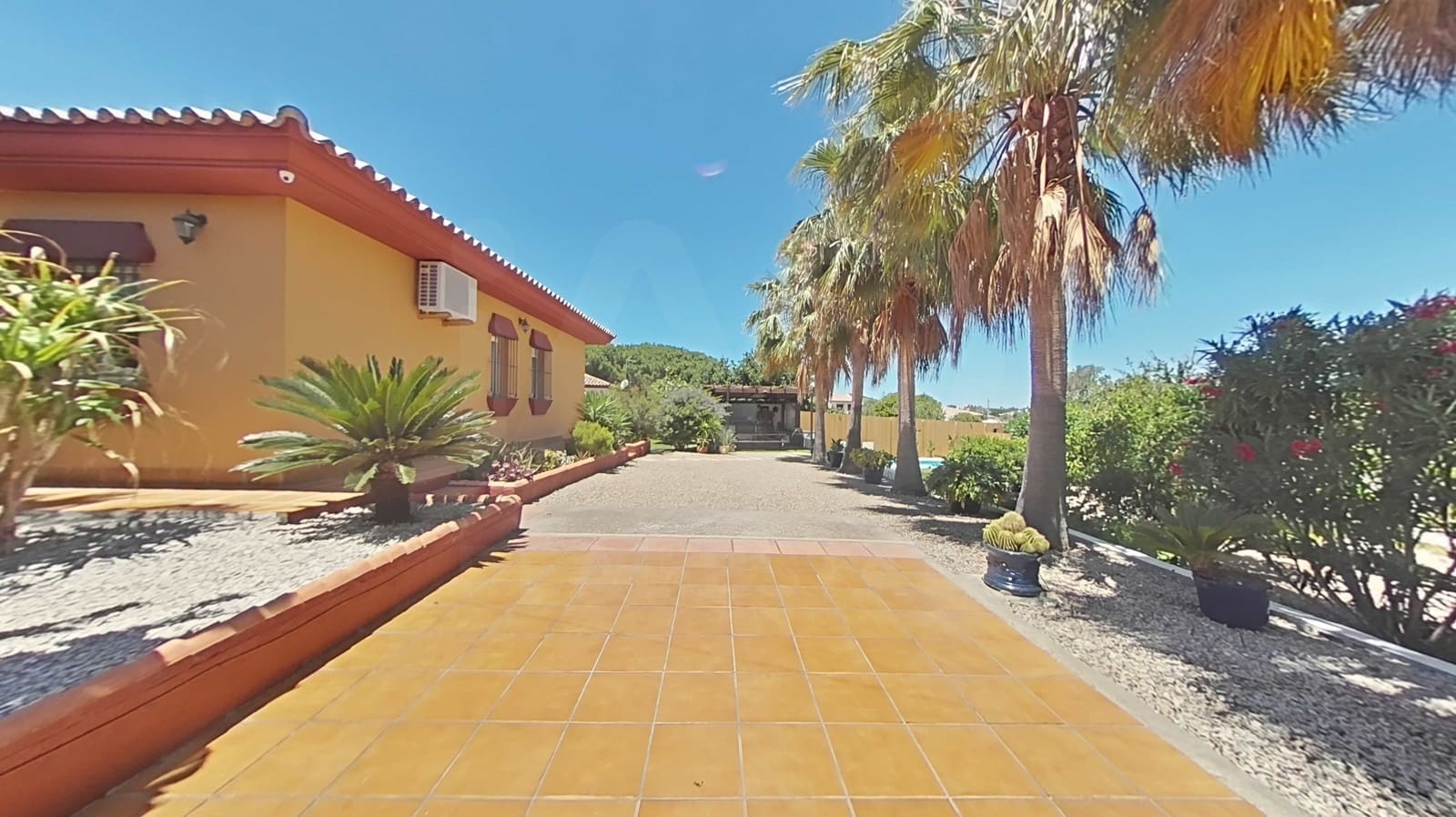 3 makuuhuone Omakotitalo myytävänä paikassa Chiclana de la Frontera mukana uima-altaan 
autotalli - 590 000 € (Ref: 10036301)
