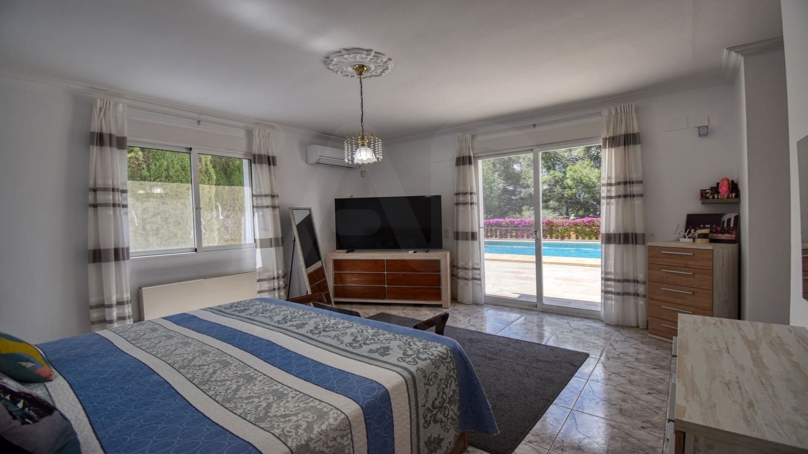 4 soverom Villa til salgs i Pedreguer med svømmebasseng garasje - € 875 000 (Ref: 10037715)