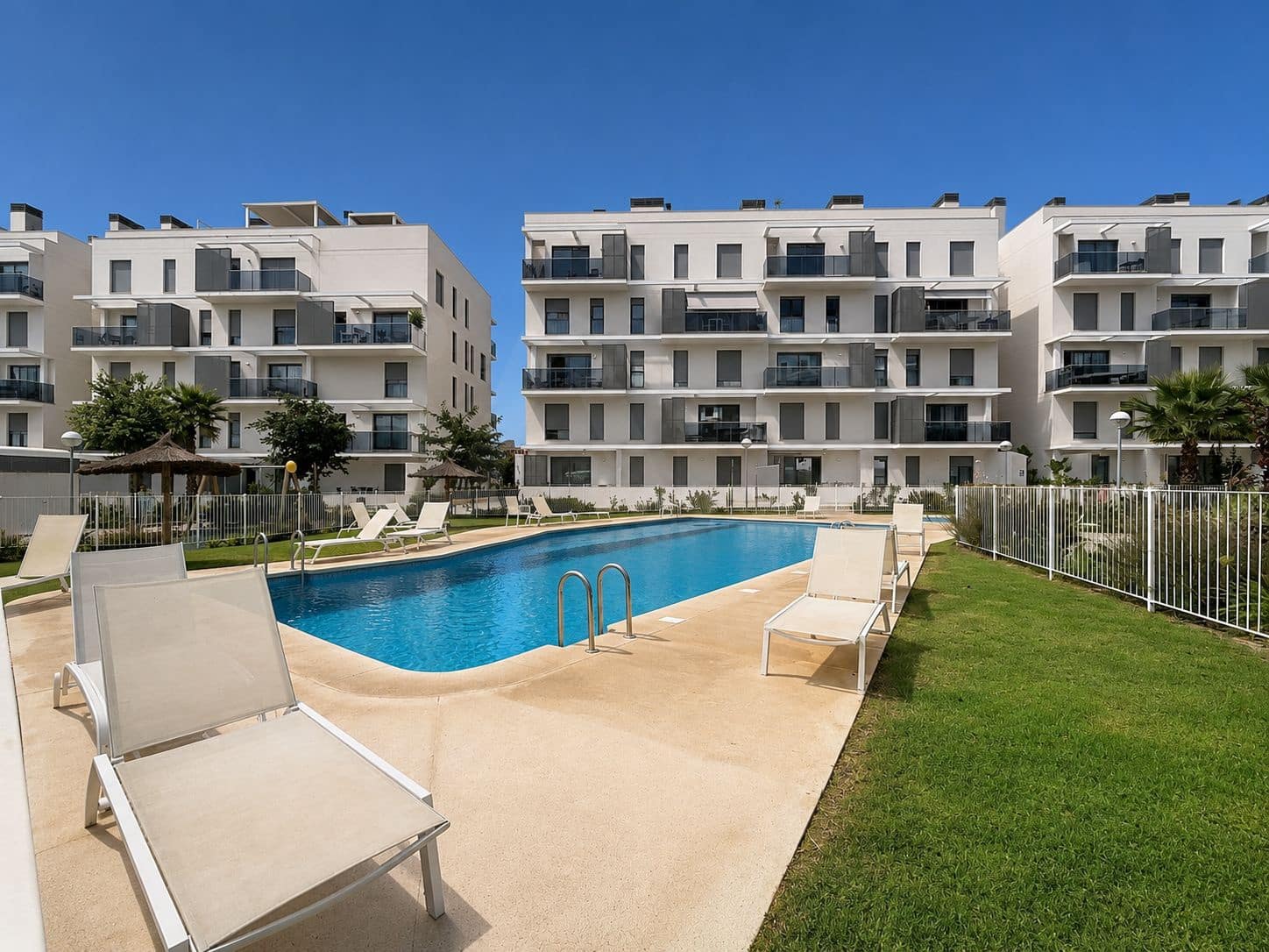 Apartamento de 3 habitaciones en Dénia en venta con piscina garaje - 440.000 € (Ref: 10037800)