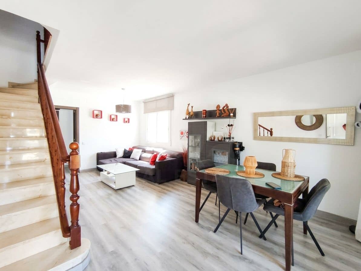 5 bedroom Terraced Villa for sale in Cubelles - € 349,000 (Ref: 10038641)