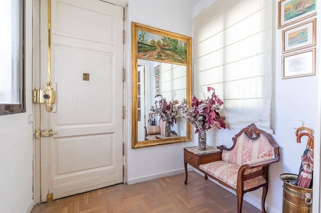 4 bedroom Apartment for sale in Argüelles, Madrid city - € 900,000 (Ref: 10039331)
