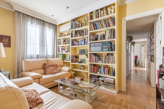 4 bedroom Apartment for sale in Argüelles, Madrid city - € 900,000 (Ref: 10039331)