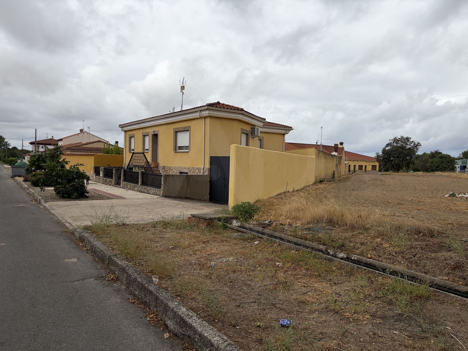 Ubebygd land til salgs i Tietar - € 143 120 (Ref: 10039336)
