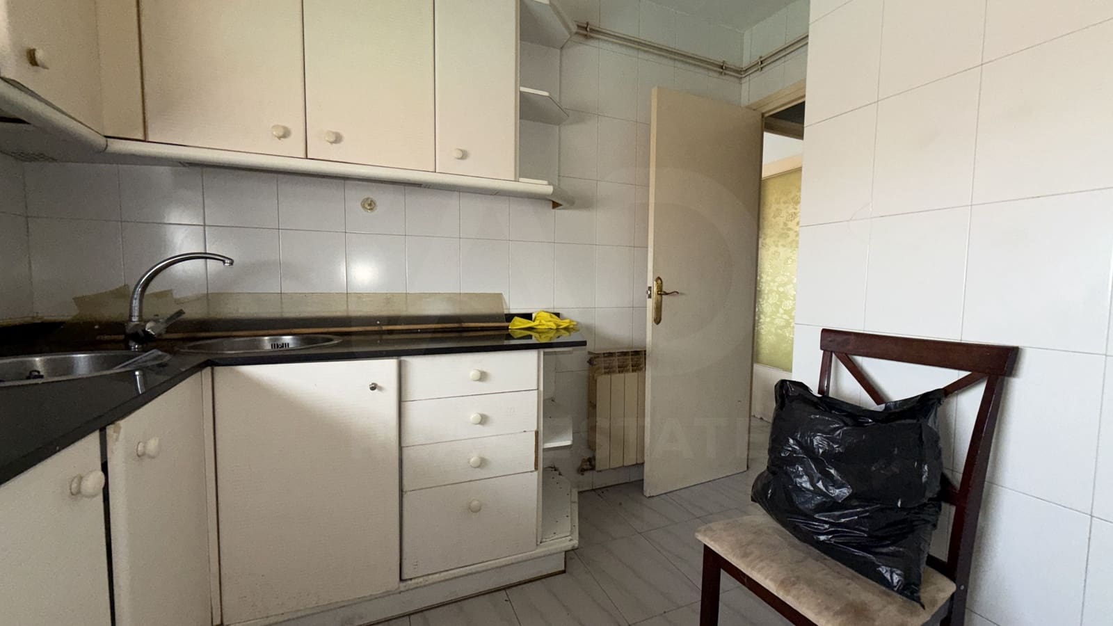 3 bedroom Apartment for sale in Lleida city - € 135,000 (Ref: 10040264)