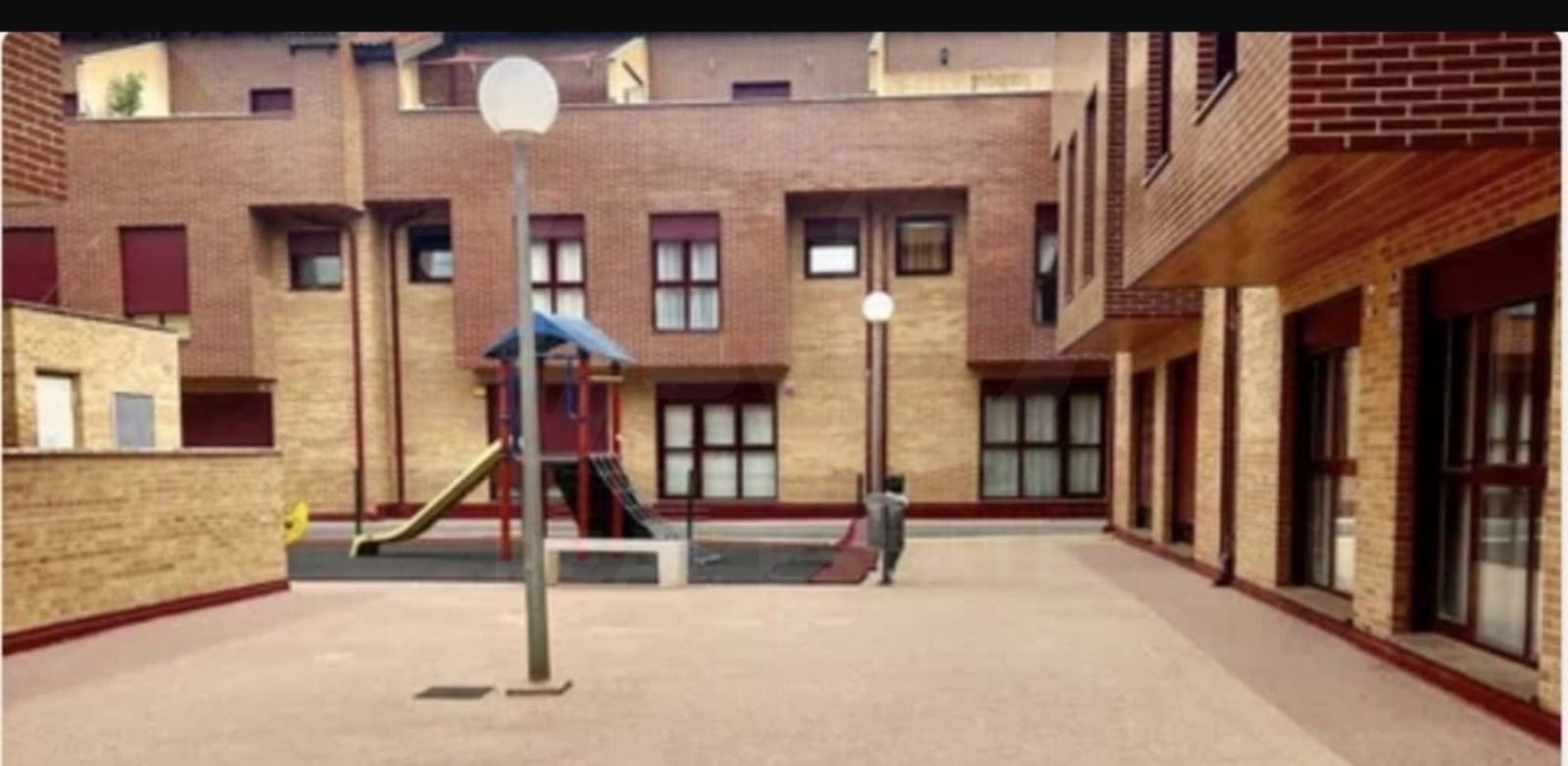 3 sovrum Radhus till salu i Miranda de Ebro med garage - 315 000 € (Ref: 10042041)