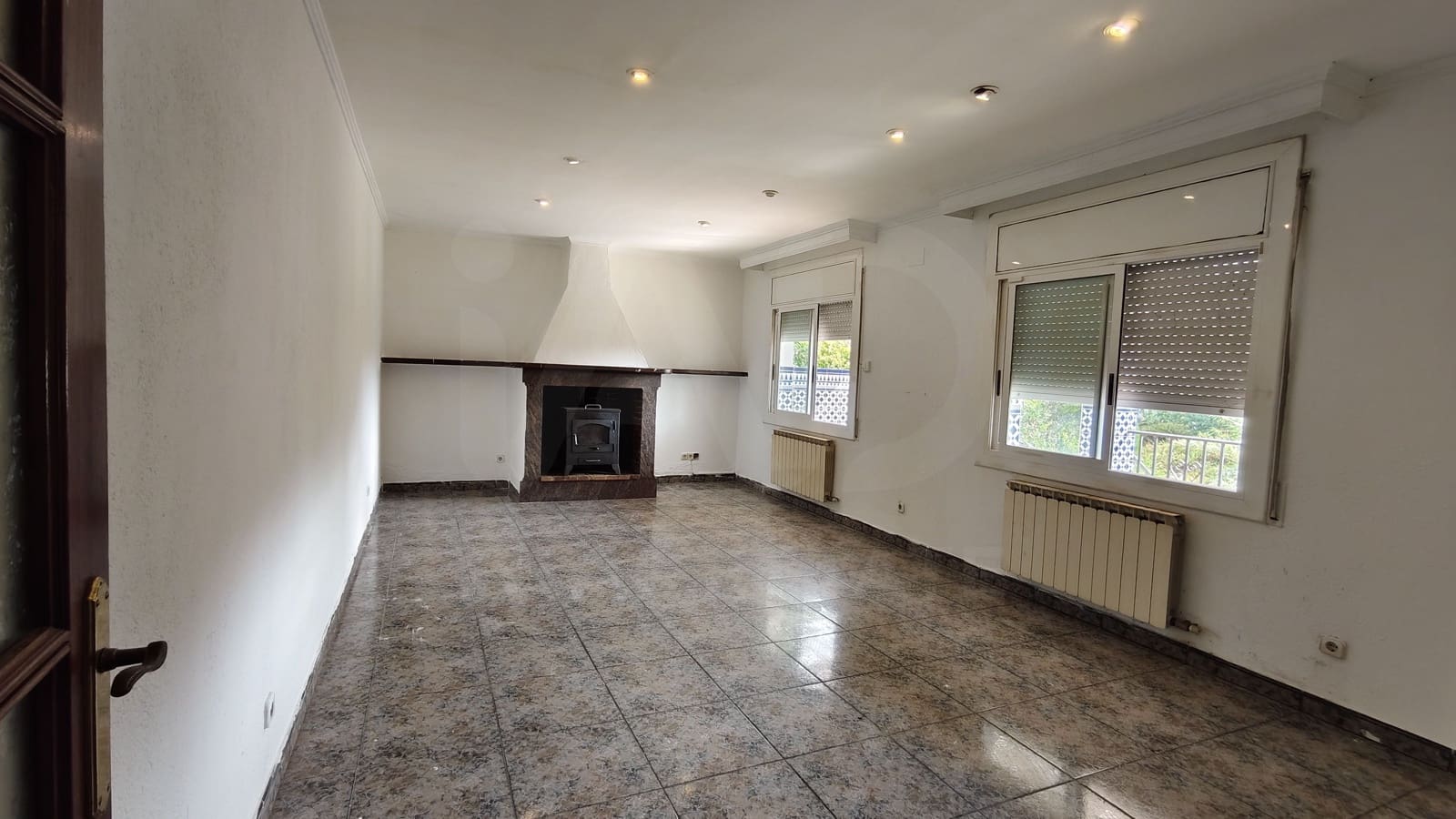 5 bedroom Townhouse for sale in Dosrius with garage - € 450,000 (Ref: 10042042)