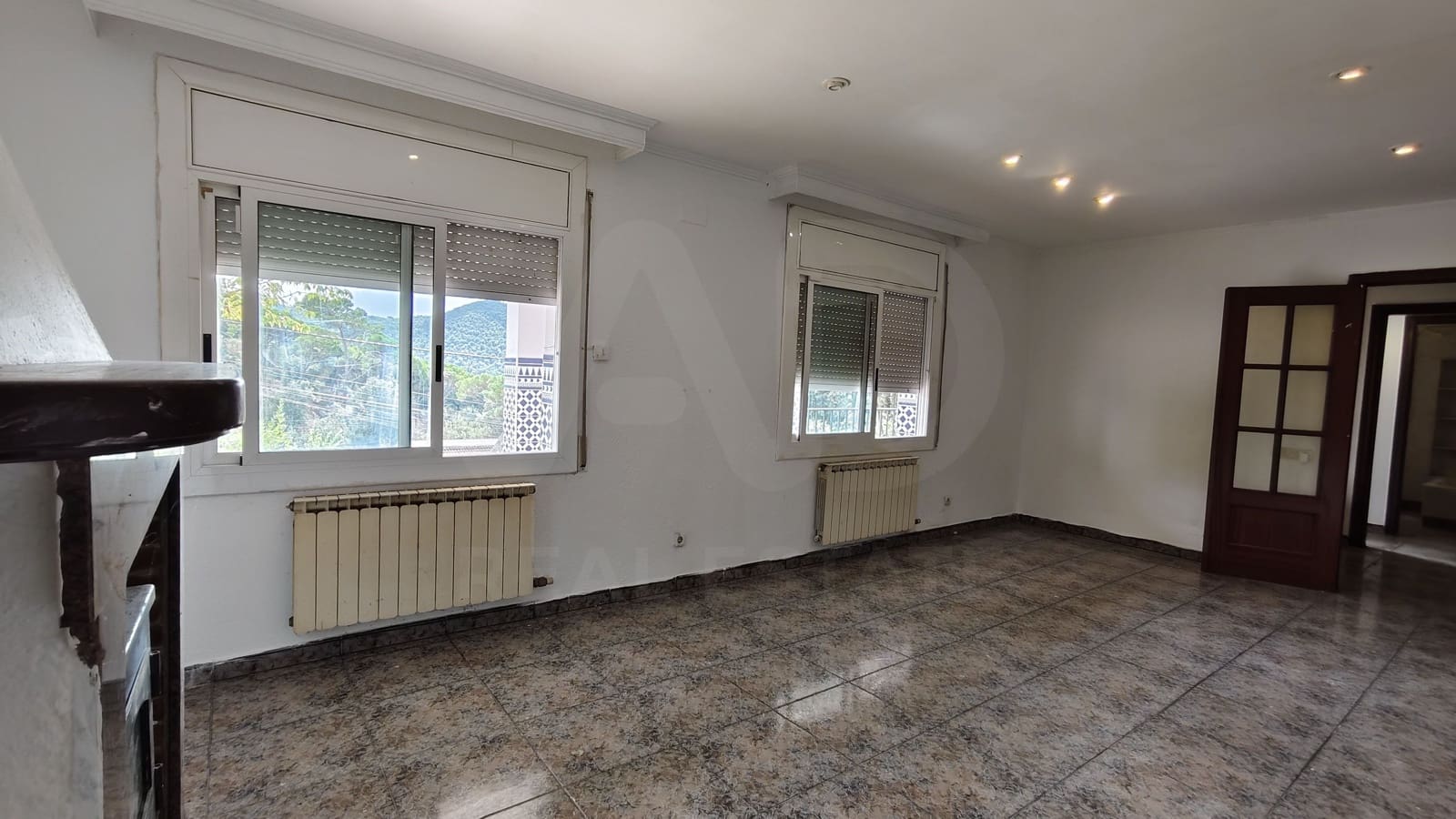 5 bedroom Townhouse for sale in Dosrius with garage - € 450,000 (Ref: 10042042)