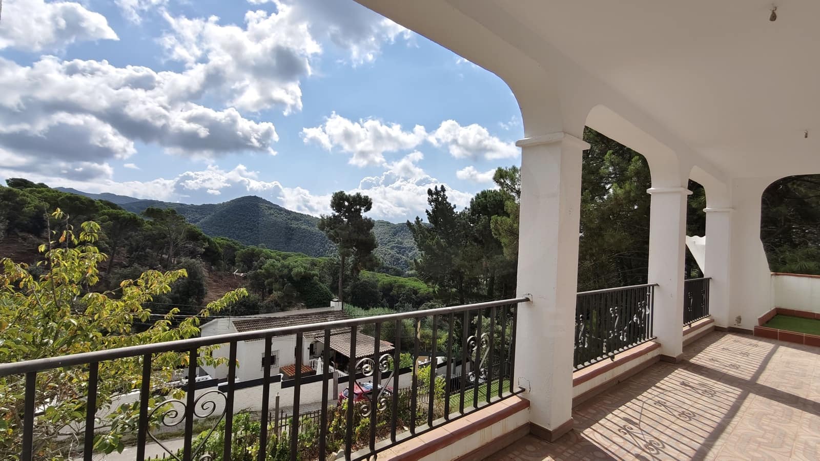 5 bedroom Townhouse for sale in Dosrius with garage - € 450,000 (Ref: 10042042)
