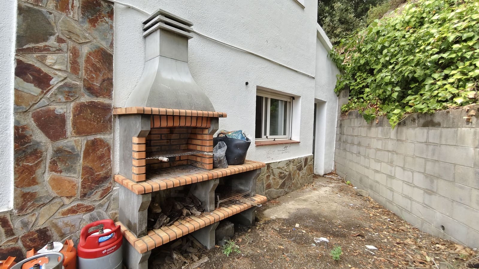 5 bedroom Townhouse for sale in Dosrius with garage - € 450,000 (Ref: 10042042)