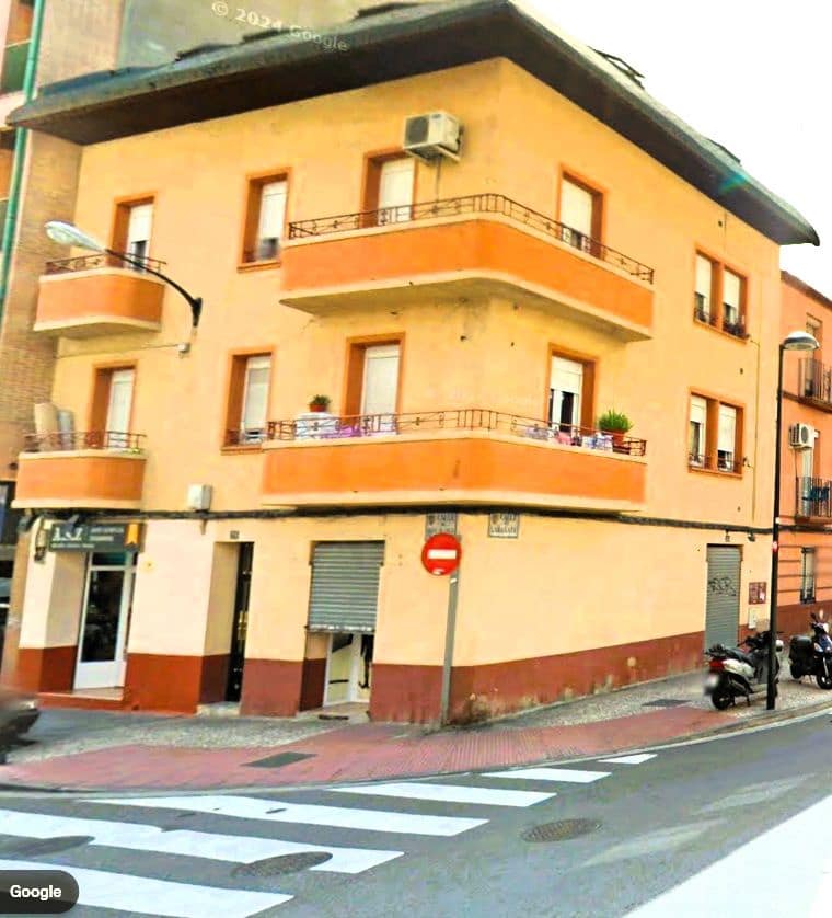 3 bedroom Townhouse for sale in Zaragoza city - € 45,000 (Ref: 10042048)