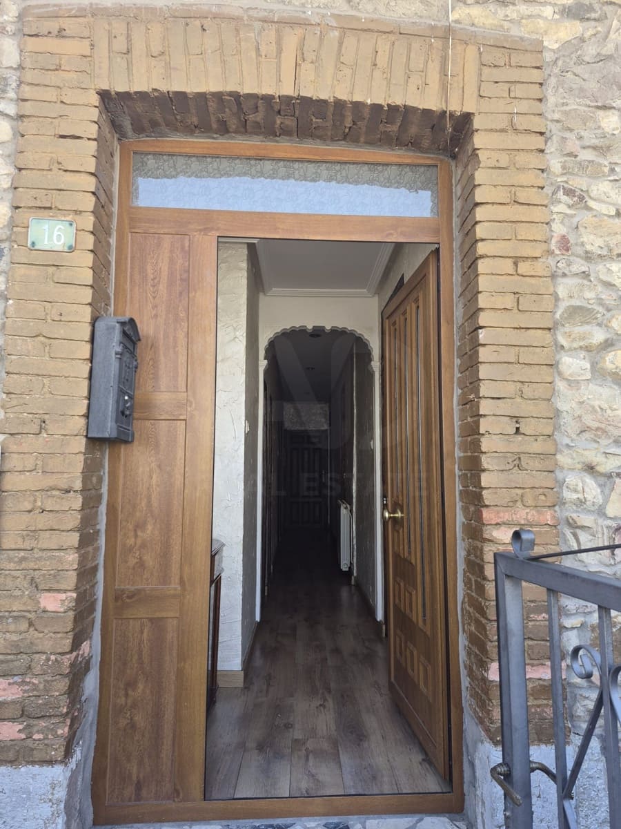 Casa de 3 habitaciones en Villamanín en venta - 105.000 € (Ref: 10042053)