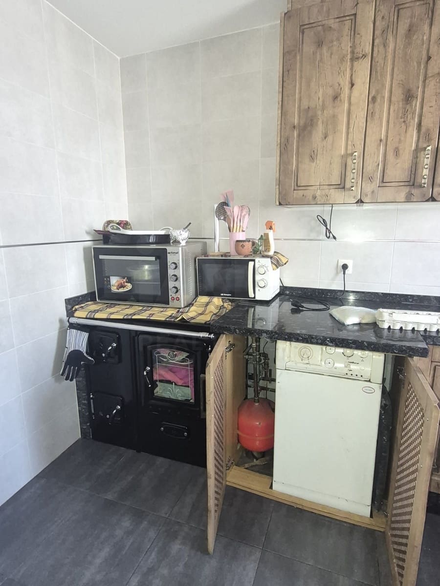 Casa de 3 habitaciones en Villamanín en venta - 105.000 € (Ref: 10042053)