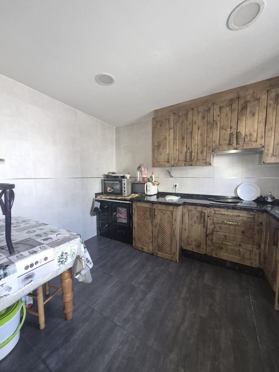 Casa de 3 habitaciones en Villamanín en venta - 105.000 € (Ref: 10042053)