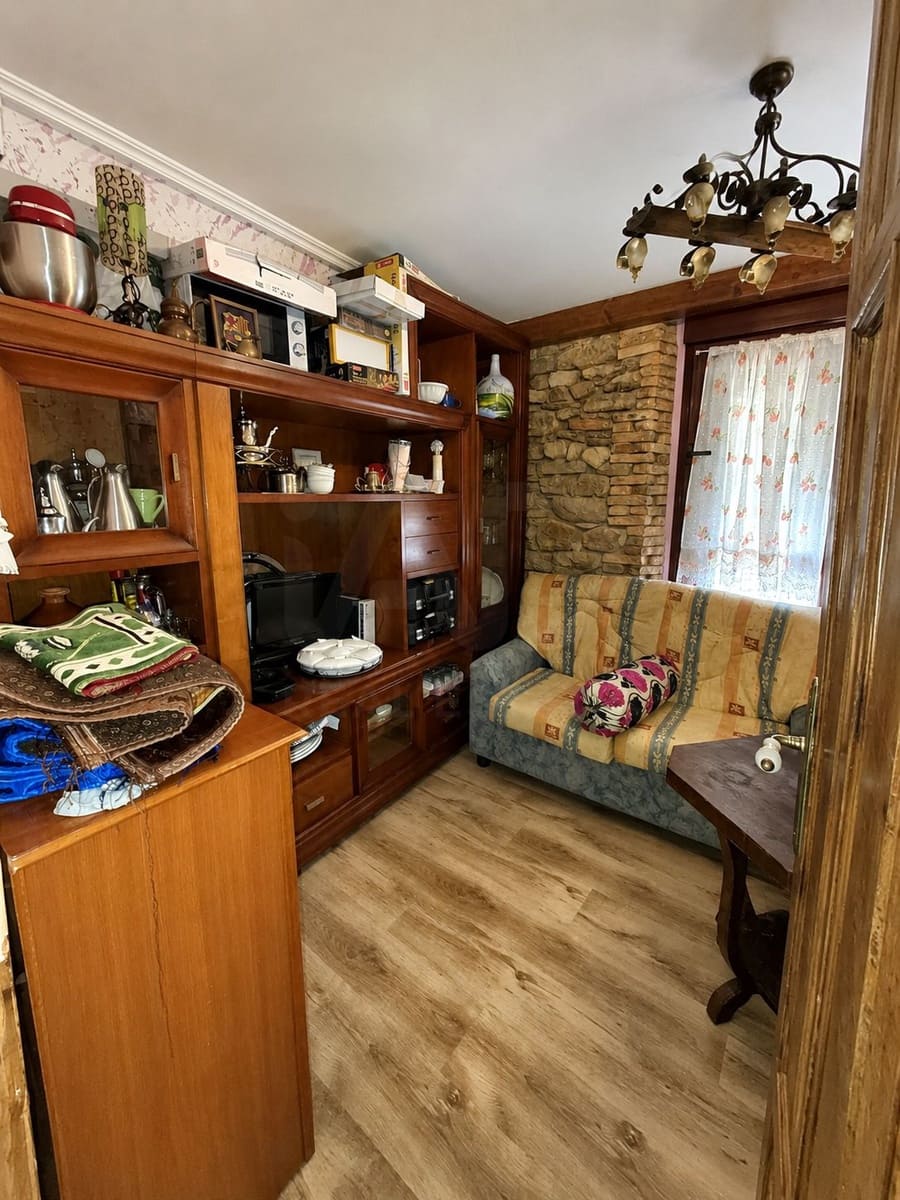 Casa de 3 habitaciones en Villamanín en venta - 105.000 € (Ref: 10042053)