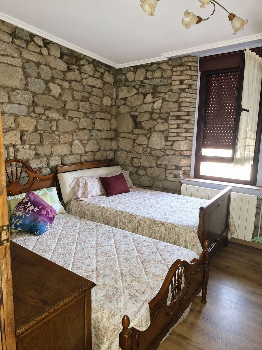 Casa de 3 habitaciones en Villamanín en venta - 105.000 € (Ref: 10042053)