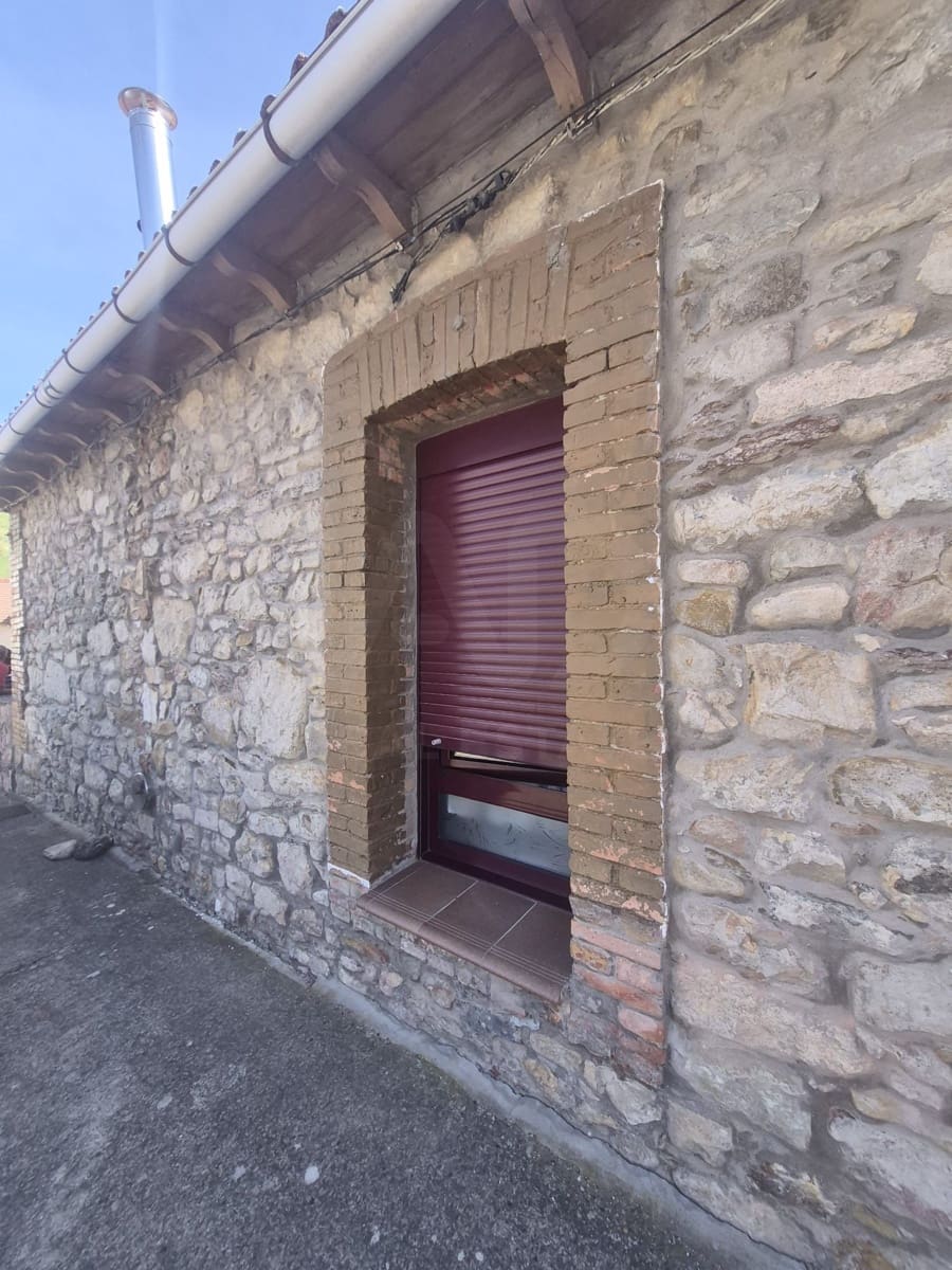Casa de 3 habitaciones en Villamanín en venta - 105.000 € (Ref: 10042053)