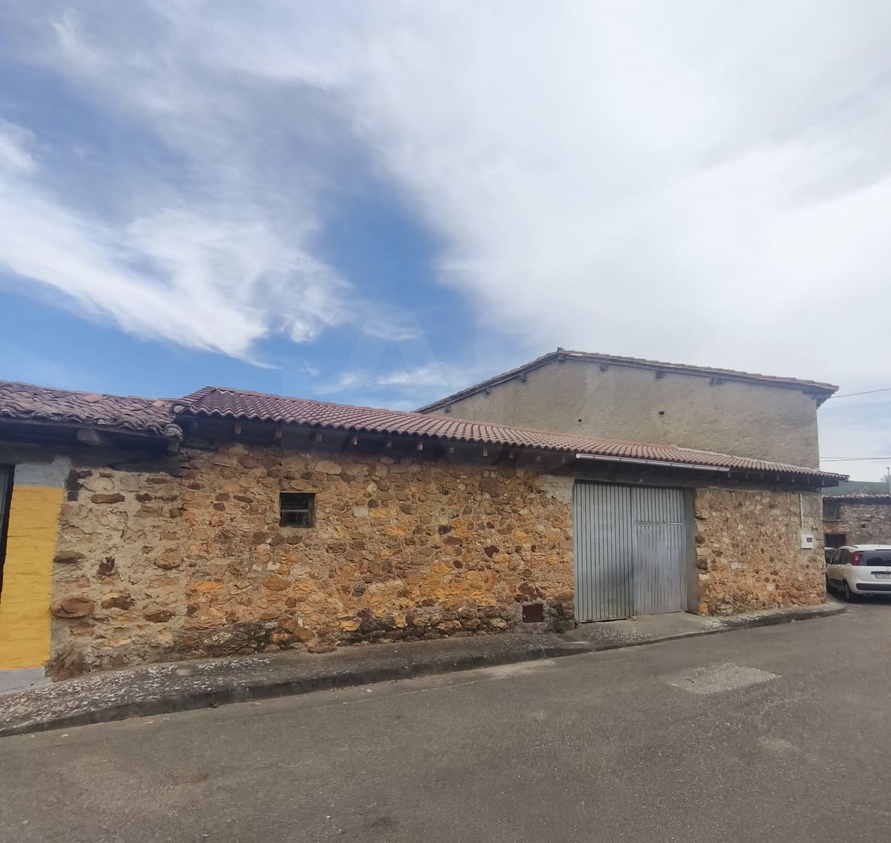 Commercial for sale in Vegaquemada - € 29,900 (Ref: 10042395)