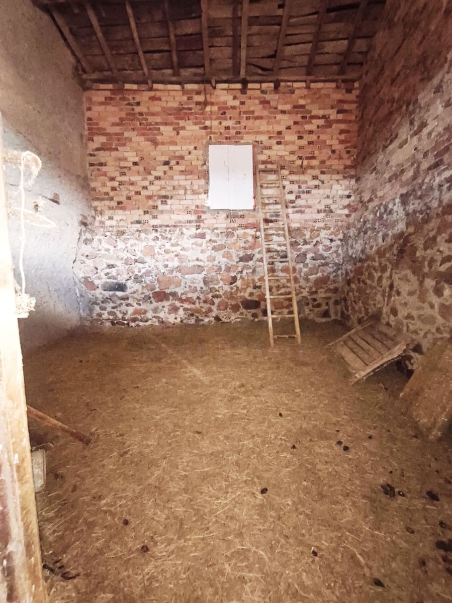 Commercial for sale in Vegaquemada - € 29,900 (Ref: 10042395)