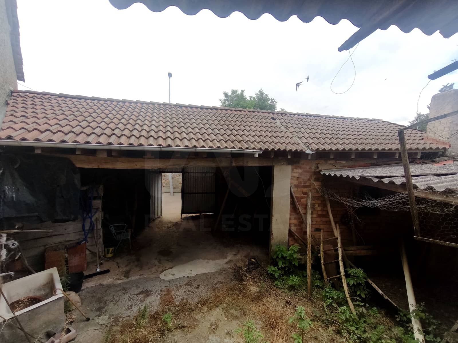 Commercial for sale in Vegaquemada - € 29,900 (Ref: 10042395)