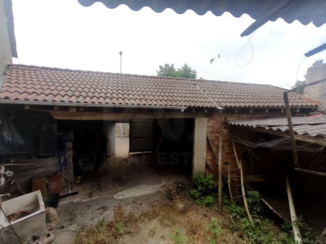 Commercial for sale in Vegaquemada - € 29,900 (Ref: 10042395)