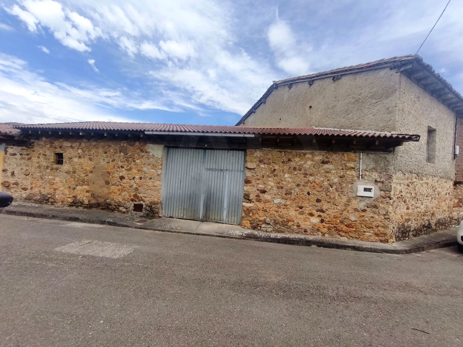 Commercial for sale in Vegaquemada - € 29,900 (Ref: 10042395)