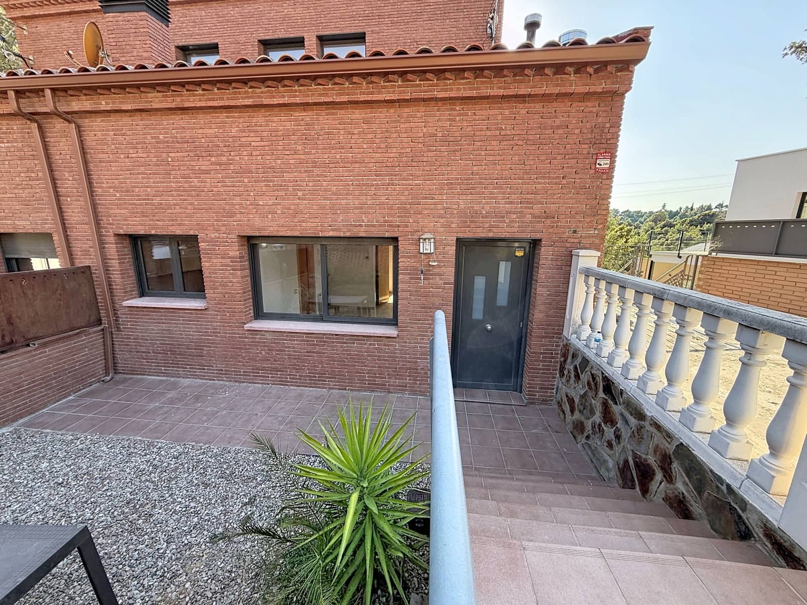 3 bedroom Townhouse for sale in Terrassa with garage - € 368,000 (Ref: 10042404)