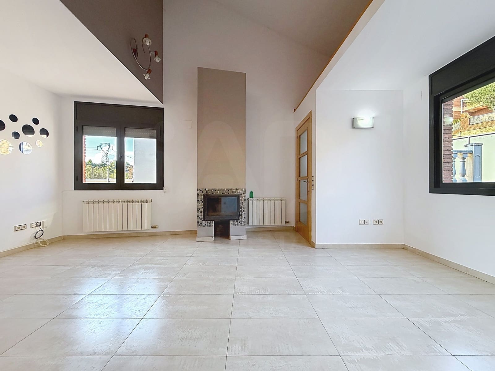 3 bedroom Townhouse for sale in Terrassa with garage - € 368,000 (Ref: 10042404)