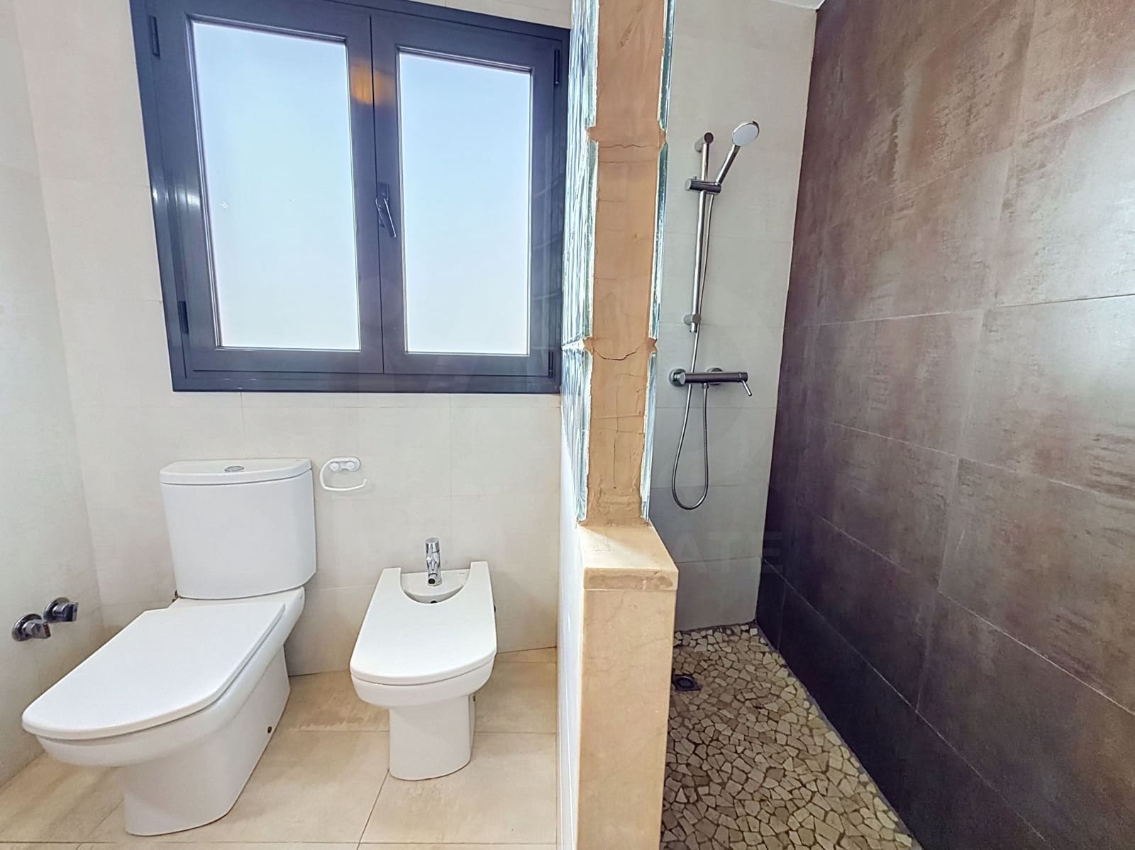 3 bedroom Townhouse for sale in Terrassa with garage - € 368,000 (Ref: 10042404)
