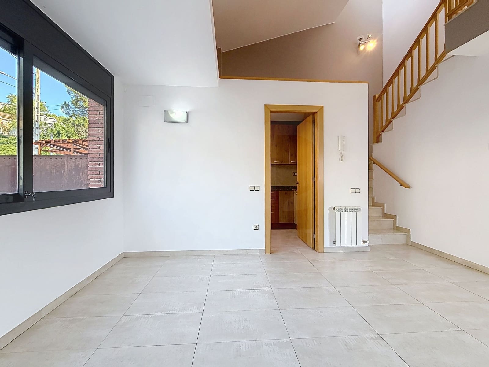 3 bedroom Townhouse for sale in Terrassa with garage - € 368,000 (Ref: 10042404)