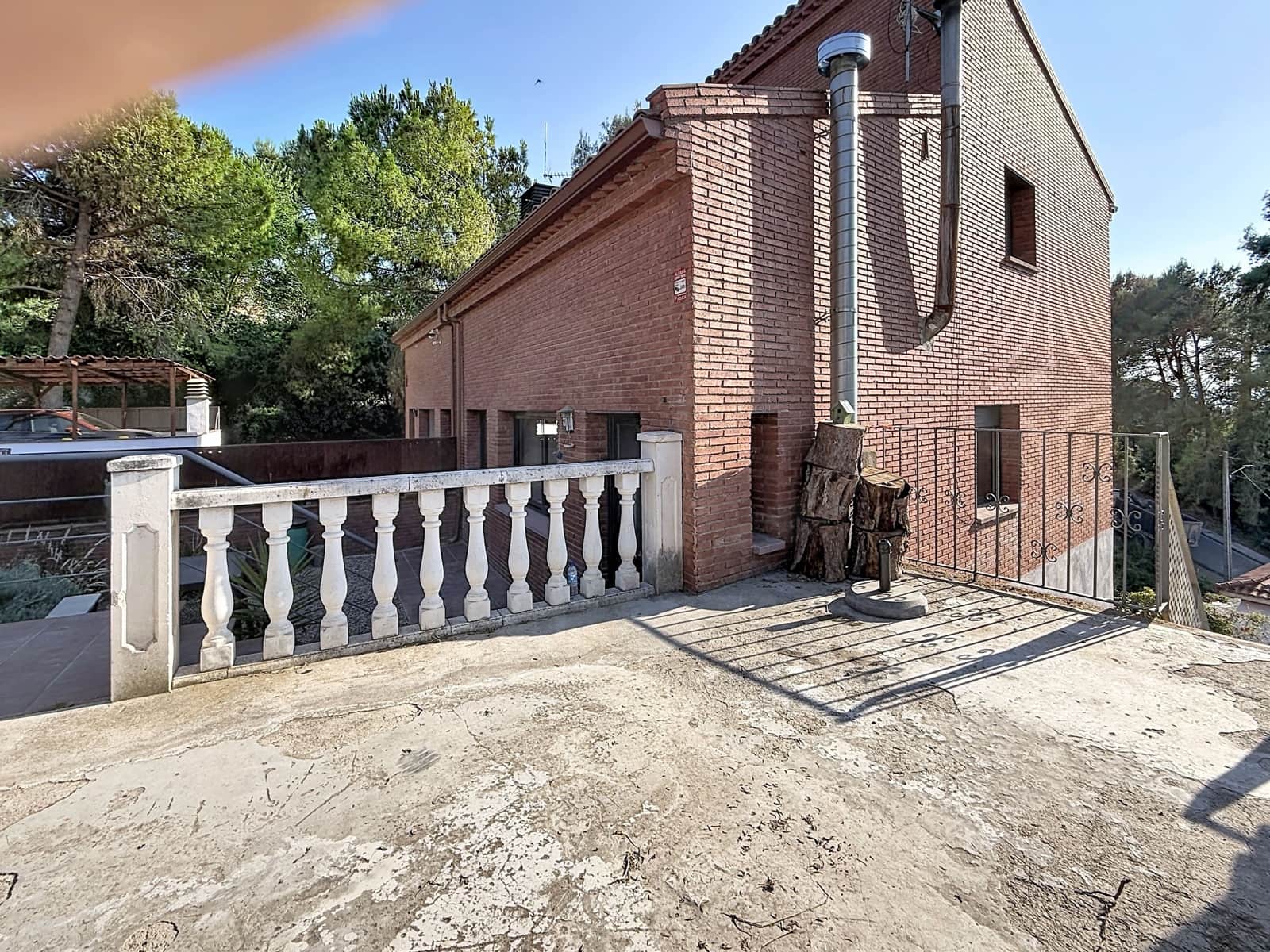 3 bedroom Townhouse for sale in Terrassa with garage - € 368,000 (Ref: 10042404)