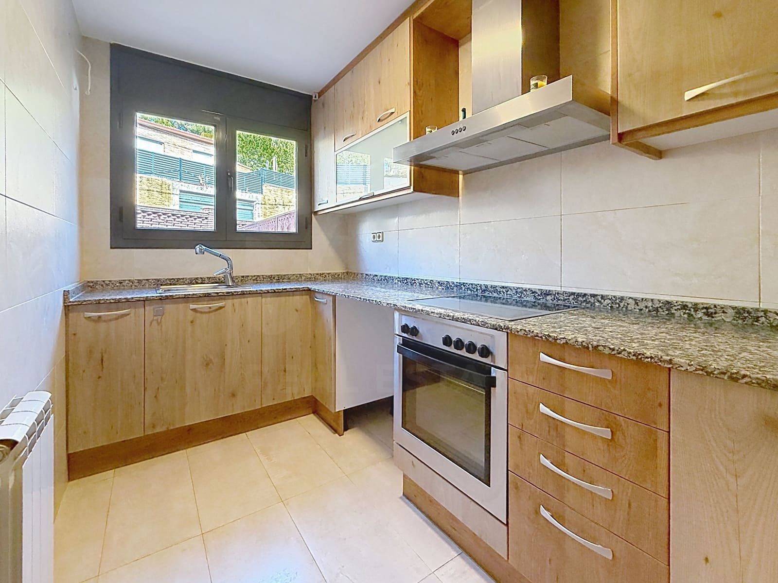 3 bedroom Townhouse for sale in Terrassa with garage - € 368,000 (Ref: 10042404)