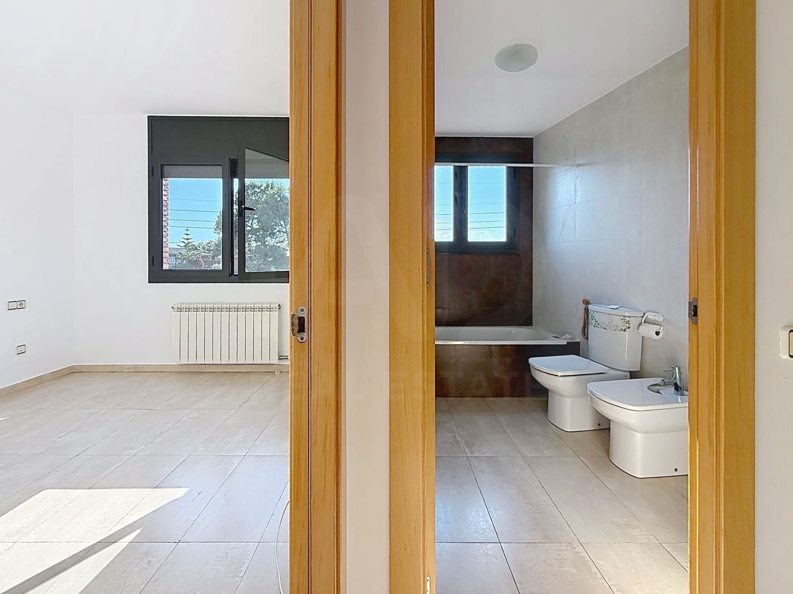 3 bedroom Townhouse for sale in Terrassa with garage - € 368,000 (Ref: 10042404)